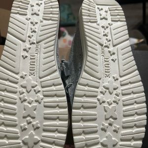 Brand new in box hey dude size 10 men color is iron